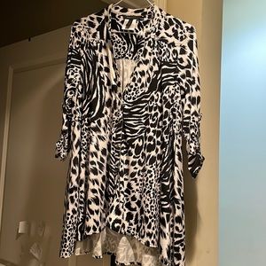 BCBG Max Azria black and white animal print 3/4 sleeve top
